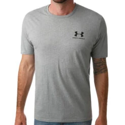 Under Armour Sportstyle Left Chest T-Shirt Men -Tennis Zone Shop 06100000 13